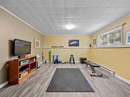 815 Steele Road, Kelowna, BC - Indoor Photo Showing Gym Room