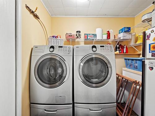 815 Steele Road, Kelowna, BC - Indoor Photo Showing Laundry Room