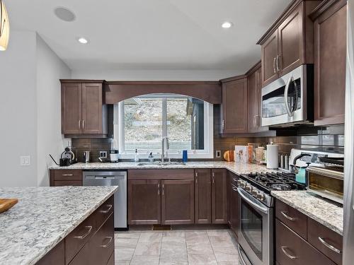 1250 Tanemura Crescent, Kelowna, BC - Indoor Photo Showing Kitchen