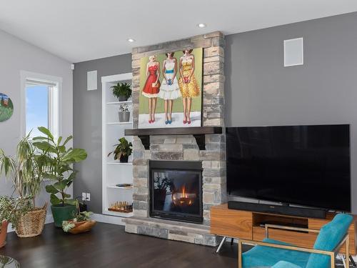 1250 Tanemura Crescent, Kelowna, BC - Indoor Photo Showing Living Room With Fireplace