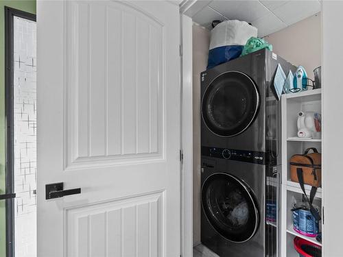 2975 Patterson Street, Armstrong, BC - Indoor Photo Showing Laundry Room