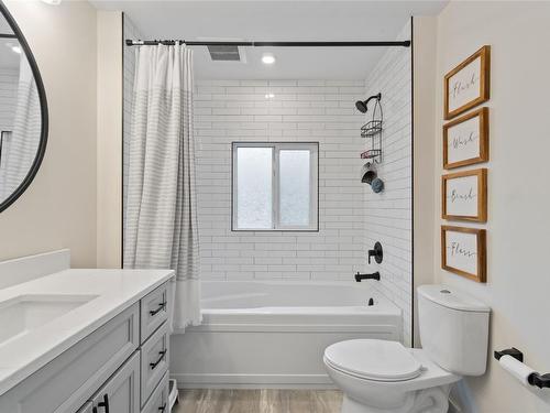2975 Patterson Street, Armstrong, BC - Indoor Photo Showing Bathroom