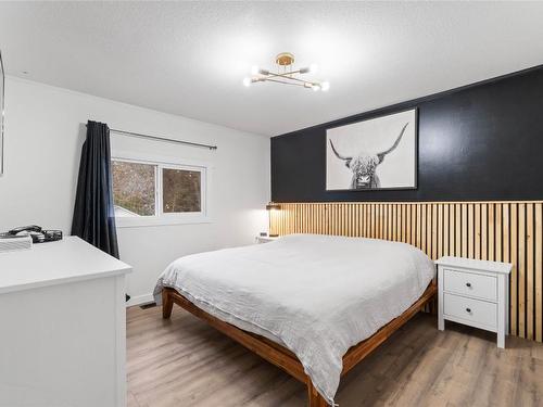 2975 Patterson Street, Armstrong, BC - Indoor Photo Showing Bedroom