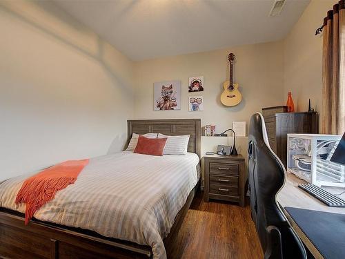 395 Providence Avenue, Kelowna, BC - Indoor Photo Showing Bedroom
