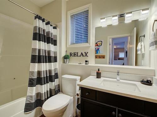 395 Providence Avenue, Kelowna, BC - Indoor Photo Showing Bathroom