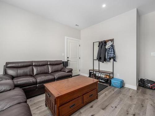 3640 Sillaro Drive, Kamloops, BC - Indoor Photo Showing Living Room