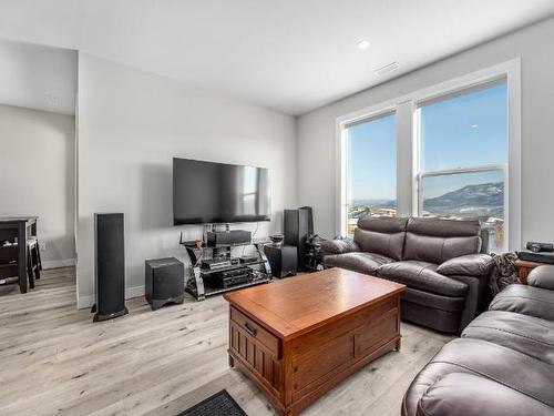3640 Sillaro Drive, Kamloops, BC - Indoor Photo Showing Living Room