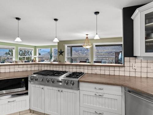 1491 Pine Cres, Kamloops, BC - Indoor Photo Showing Kitchen