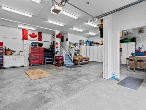 1491 Pine Cres, Kamloops, BC - Indoor Photo Showing Garage