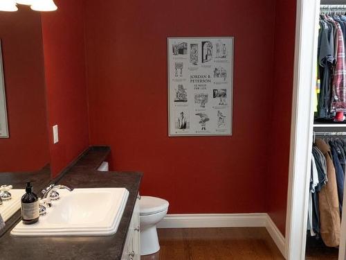 1491 Pine Cres, Kamloops, BC - Indoor Photo Showing Bathroom