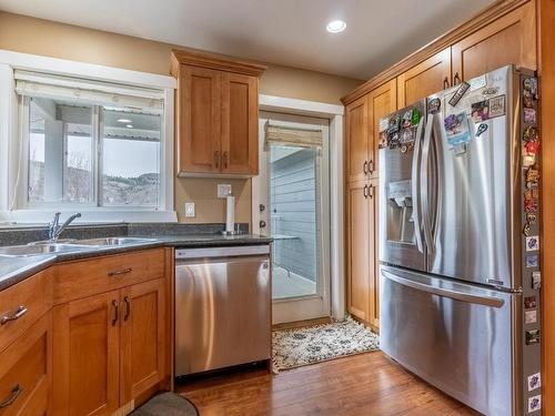 754 Mccurrach Road, Kamloops, BC - Indoor Photo Showing Kitchen