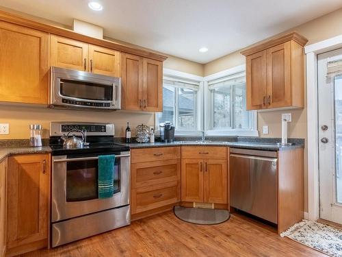 754 Mccurrach Road, Kamloops, BC - Indoor Photo Showing Kitchen With Stainless Steel Kitchen With Double Sink