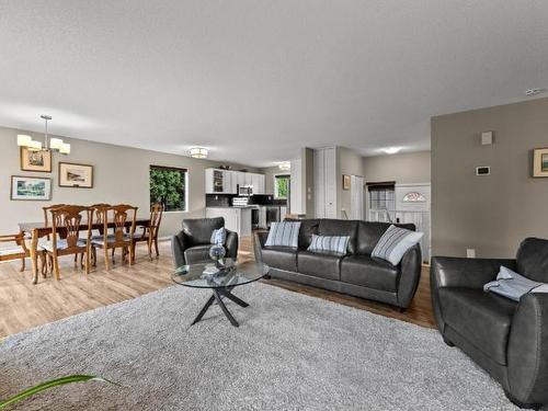 170 Waddington Drive, Kamloops, BC - Indoor Photo Showing Living Room