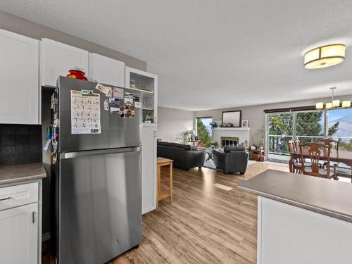 170 Waddington Drive, Kamloops, BC - Indoor Photo Showing Kitchen