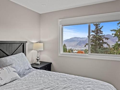 170 Waddington Drive, Kamloops, BC - Indoor Photo Showing Bedroom