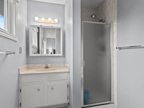 170 Waddington Drive, Kamloops, BC - Indoor Photo Showing Bathroom