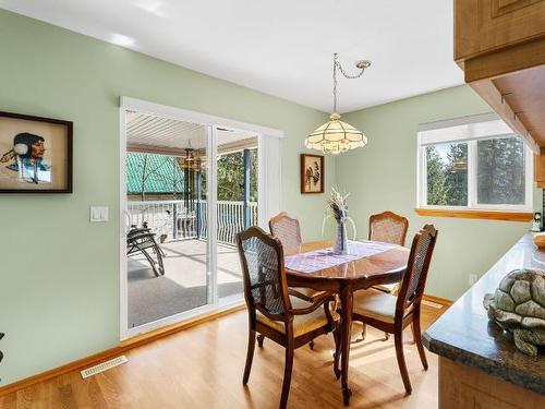 7451 Estate Drive, North Shuswap, BC - Indoor Photo Showing Dining Room