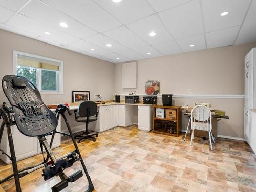 7451 Estate Drive, North Shuswap, BC - Indoor Photo Showing Gym Room