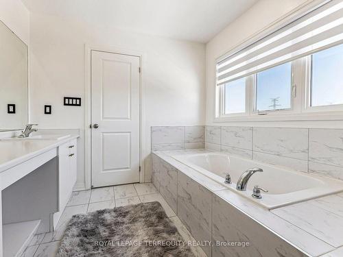 15 Clipper Lane, Clarington, ON - Indoor Photo Showing Bathroom