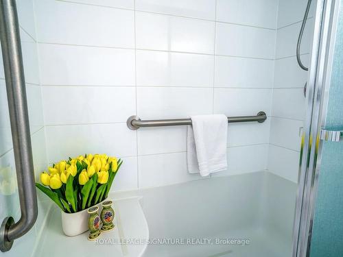 115-115 Bonis Ave, Toronto, ON - Indoor Photo Showing Bathroom