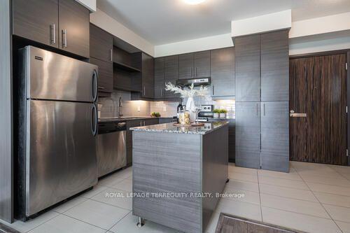 910-325 South Park Rd, Markham, ON - Indoor Photo Showing Kitchen With Upgraded Kitchen