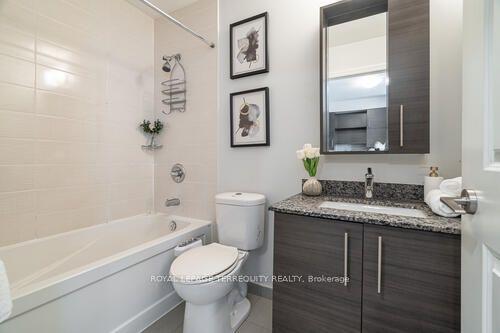 910-325 South Park Rd, Markham, ON - Indoor Photo Showing Bathroom