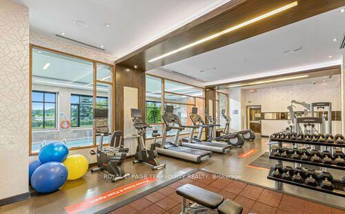 910-325 South Park Rd, Markham, ON - Indoor Photo Showing Gym Room
