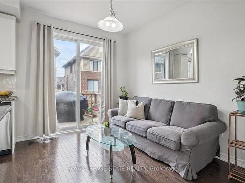 74 Esplanade Lane, Grimsby, ON - Indoor Photo Showing Living Room