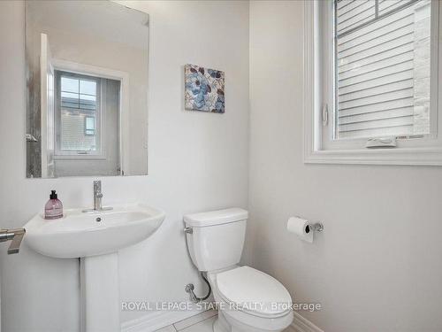 74 Esplanade Lane, Grimsby, ON - Indoor Photo Showing Bathroom