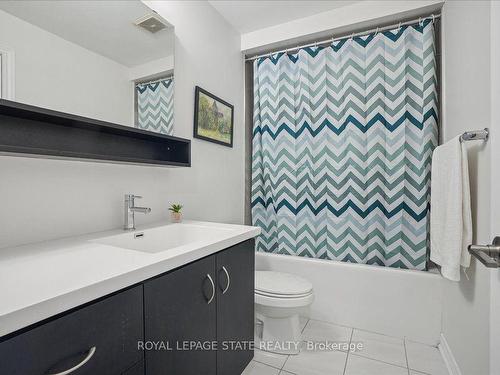 74 Esplanade Lane, Grimsby, ON - Indoor Photo Showing Bathroom