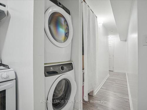 74 Esplanade Lane, Grimsby, ON - Indoor Photo Showing Laundry Room