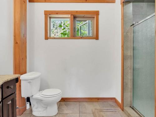 2 Main Rd, Lasqueti Island, BC - Indoor Photo Showing Bathroom