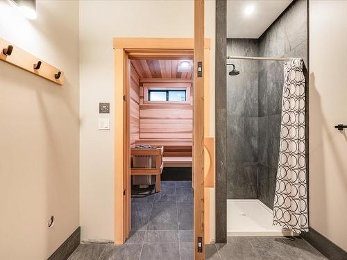 2635 Steve Ellis Rd, Nanaimo, BC - Indoor Photo Showing Bathroom