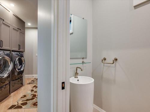 2635 Steve Ellis Rd, Nanaimo, BC - Indoor Photo Showing Laundry Room