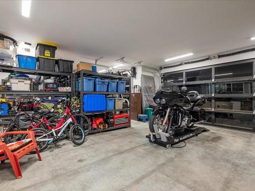 2635 Steve Ellis Rd, Nanaimo, BC - Indoor Photo Showing Garage