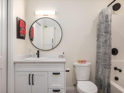 2635 Steve Ellis Rd, Nanaimo, BC - Indoor Photo Showing Bathroom