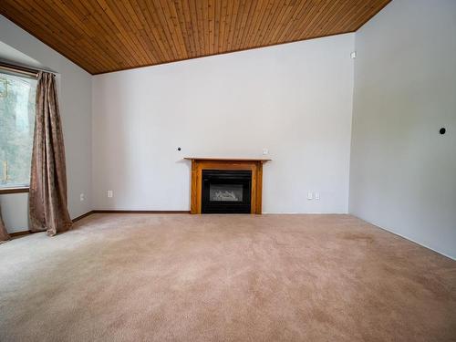 44 Porter Rd, Nanaimo, BC - Indoor Photo Showing Living Room With Fireplace
