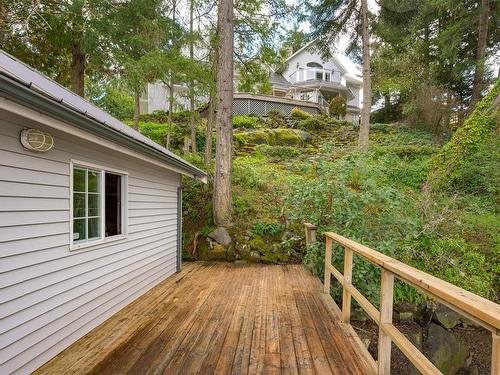 960 Arundel Dr, Saanich, BC - Outdoor With Exterior