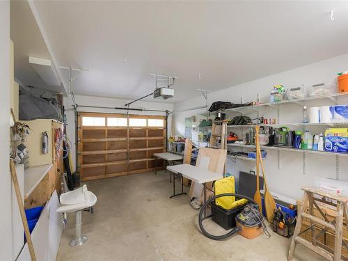960 Arundel Dr, Saanich, BC - Indoor Photo Showing Garage