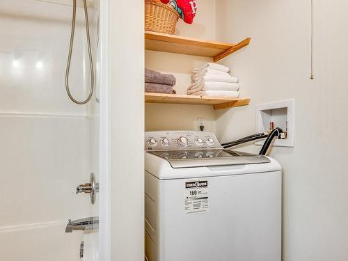 22 Captain Kidds Terr, Protection Island, BC - Indoor Photo Showing Laundry Room