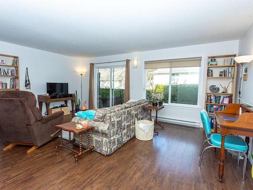 103-4699 Muir Rd, Courtenay, BC - Indoor Photo Showing Living Room