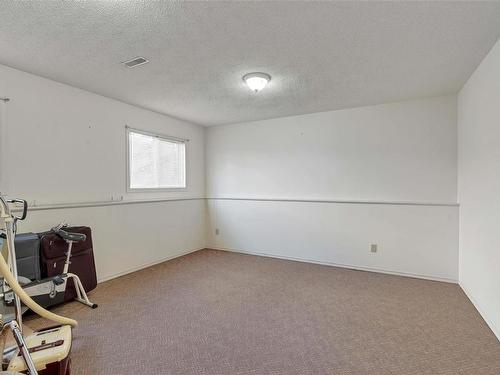 6061 Wisteria Way, Duncan, BC - Indoor Photo Showing Other Room