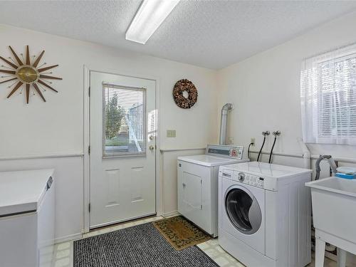 6061 Wisteria Way, Duncan, BC - Indoor Photo Showing Laundry Room