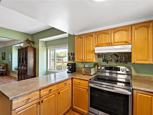 3155 Grant Rd, Courtenay, BC - Indoor Photo Showing Kitchen
