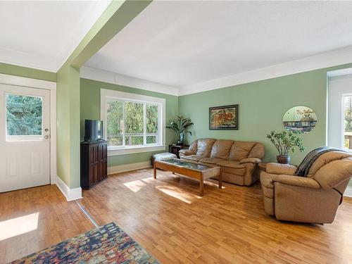 3155 Grant Rd, Courtenay, BC - Indoor Photo Showing Living Room