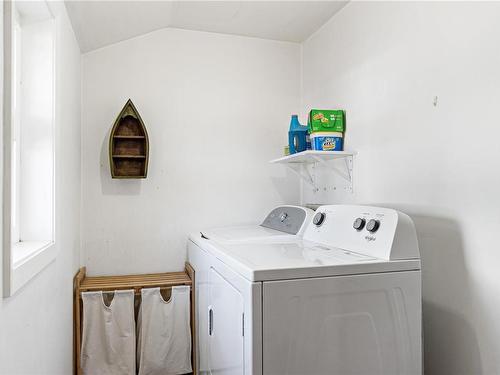 3155 Grant Rd, Courtenay, BC - Indoor Photo Showing Laundry Room