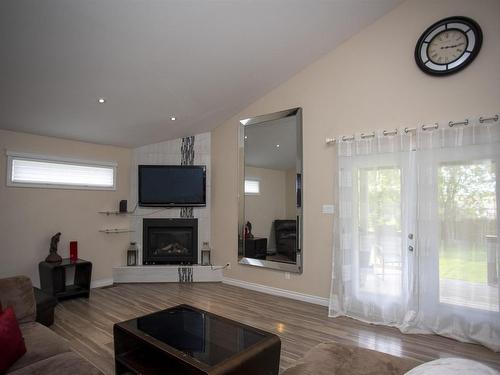 1771 Broadway Avenue, Thunder Bay, ON - Indoor Photo Showing Living Room With Fireplace
