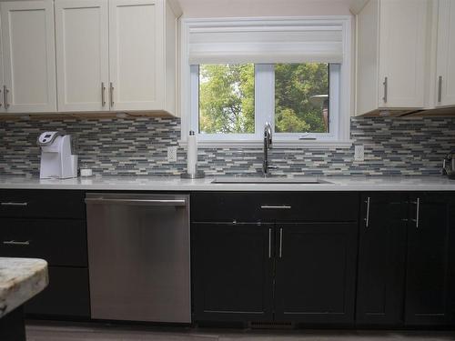 1771 Broadway Avenue, Thunder Bay, ON - Indoor Photo Showing Kitchen