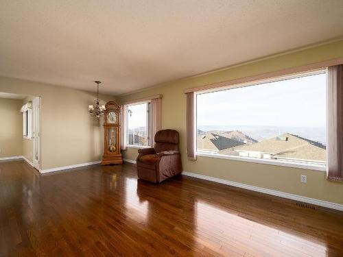 14-2030 Van Horne Drive, Kamloops, BC - Indoor Photo Showing Living Room