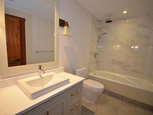 Salle de bains - 2-1510 Ch. Du Versant-Soleil, Mont-Tremblant, QC - Indoor Photo Showing Bathroom